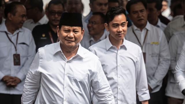 KPU Resmikan Status Prabowo Subianto & Gibran Rakabuming Raka, Tabrakan 2 Helikopter di Malaysia, Rakernas 2024 Kementerian Kesehatan, 1.038 Orang Tiba di Jakarta