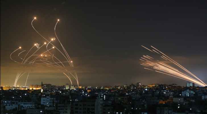 Iran Luncurkan Ratusan Rudal ke Israel