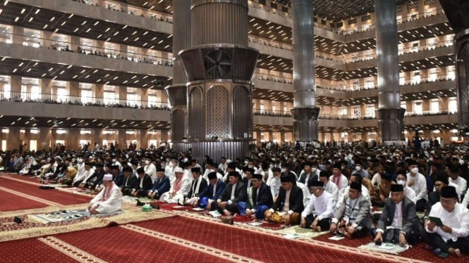 Rekapitulasi Lebaran 2024, Iran Luncurkan Ratusan Rudal ke Israel, Crazy Rich Vietnam Terbukti Korupsi USD12,5M Dijatuhi Hukuman Mati, Batu Luar Angkasa Di Antartika