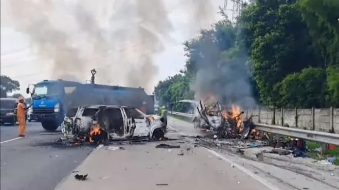 Kecelakaan Maut Tol Jakarta-Cikampek