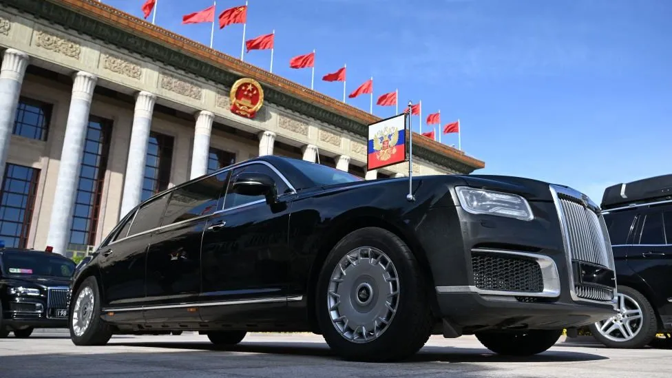 Vladimir Putin Memberikan Hadiah Untuk Kim Jong-un