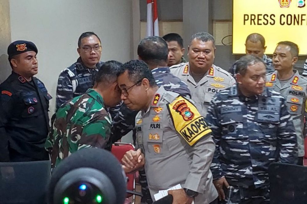 TNI & Polri Bentrok di Sorong Papua Barat