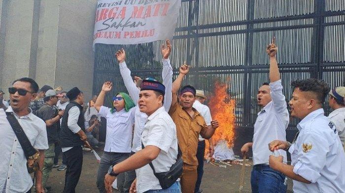 Demo Revisi UU Desa Berujung Rusuh