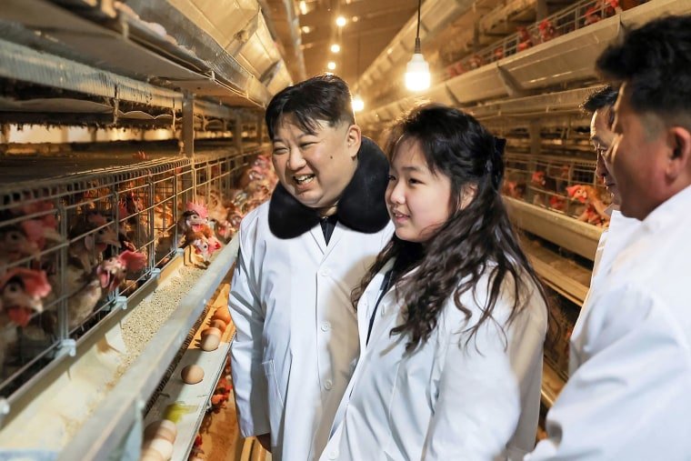 Ulang Tahun Kim Jong-un Berkunjung ke Peternakan Ayam
