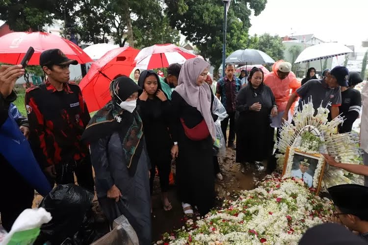 Terpidana Kasus Korupsi Dimakamkan di TMP