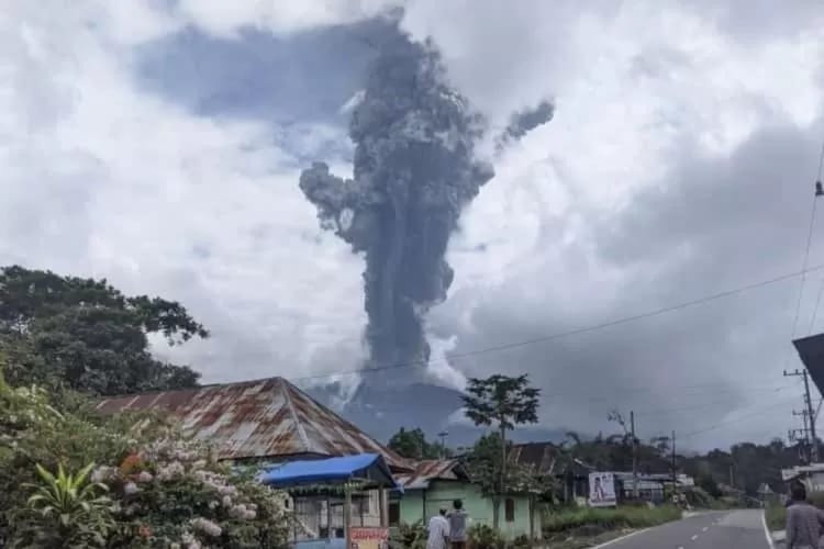 Erupsi Gunung Marapi di Sumatra Barat