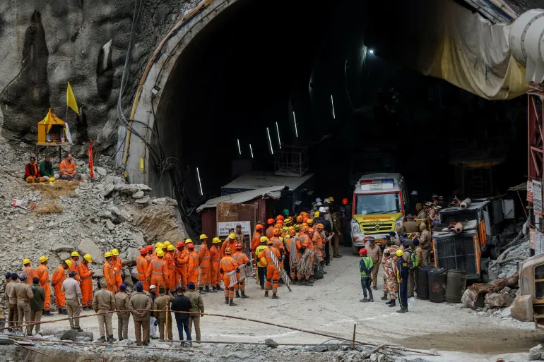 Pekerja Tambang di India Terjebak Runtuhan Terowongan
