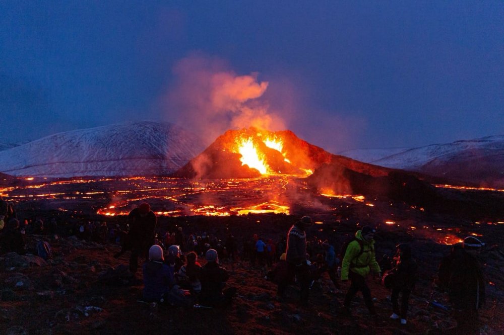 Ratusan Gempa Kedalaman Dangkal di Islandia