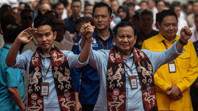 Prabowo-Gibran Resmi Daftar Pilpres 2024, Perawatan Masyarakat di Palestina Terancam Dihentikan, Presiden Jokowi Melantik Menteri Pertanian di Istana Negara, WHO Keluarkan Rekomendasi MPASI