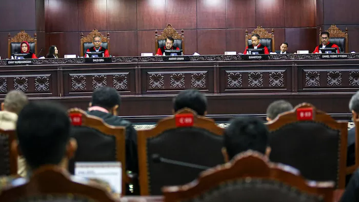 MK Tolak Batas Maksimal Usia Capres-Cawapres, Sungai Amazon di Kondisi Paling Surut, Lukas Enembe Dinyatakan Bersalah Dalam Kasus Korupsi, Hewan Hampir Punah Dijadikan Bahan Obat di China