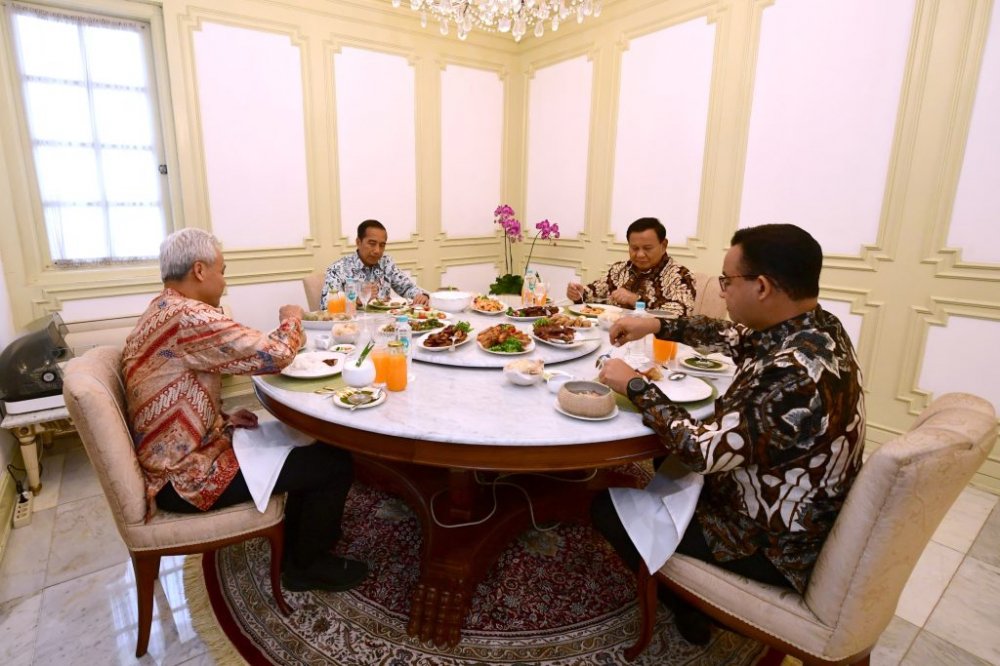 Presiden Jokowi Makan Bareng 3 Capres 2024, Boikot Israel Diberbagai Belahan Dunia, Penembakan Massal di US, Pengungsi di Seluruh Dunia Mencapai Rekor Tertinggi
