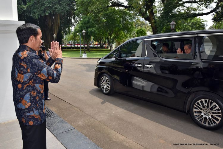 Pertemuan SBY & Jokowi di Istana Bogor, Kutu Busuk Tersebar di Beberapa Titik Kota Paris, Bangladesh Mengalami Wabah DBD Terburuk, Bayi Badak Sumatra Baru Lahir