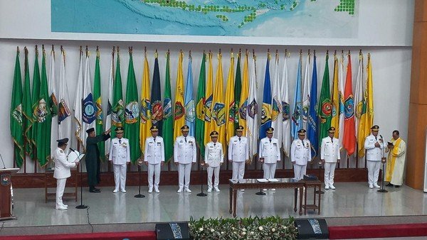 10 Gubernur di Indonesia Resmi Lengser Dari Jabatannya, 2 Klub Silat Indonesia Bentrok di Taiwan, Pemerintah Menerbitkan Golden Visa, Jill Biden Positif Covid-19 Lagi
