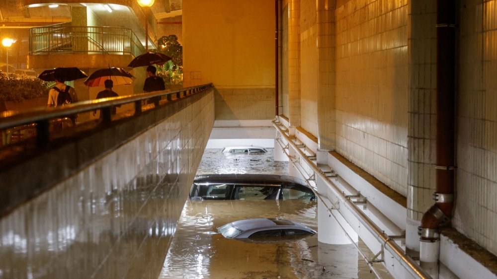 Banjir Bandang Dahsyat Landa Hongkong