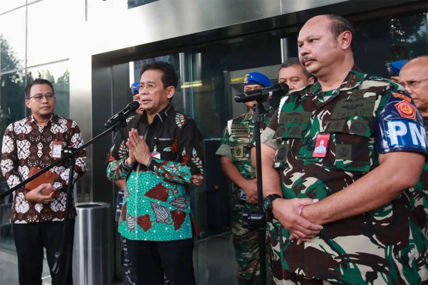 TNI : KPK Melebihi Kewenangannya, Bom Bunuh Diri Acara Kampanye Partai di Pakistan, Kebakaran Hutan di Aceh Barat, Cardi B Dilempar Air Ketika Manggung