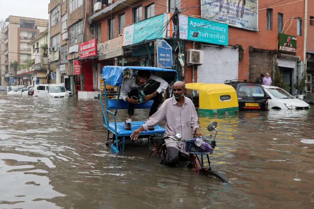 Beberapa Negara Bagian India Diterjang Banjir