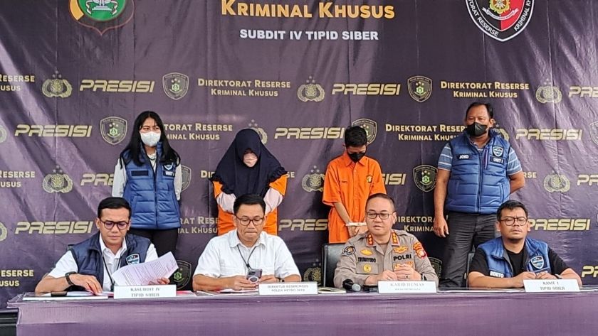 Penipuan Tiket Konser Coldplay, Penurunan Satwa Liar Dunia Semakin Cepat, Persaingan Parpol Dalam Pemilu 2024, Bank Konvensional Akan Kembali Beroperasi di Aceh
