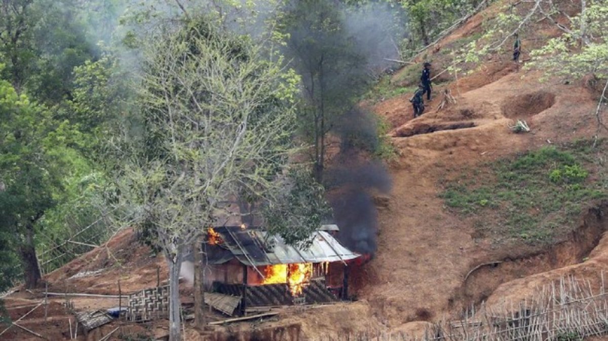 Warga Dibakar Hidup-hidup di Myanmar