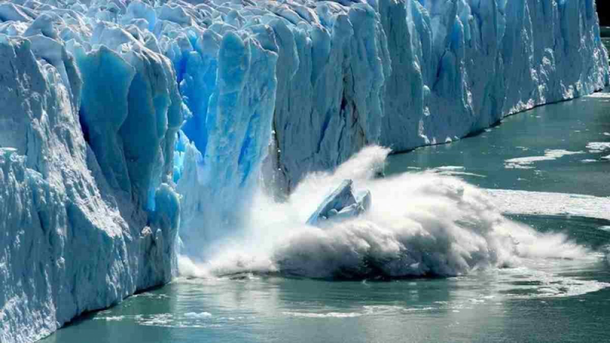 Gunung Es di Greenland Mencair