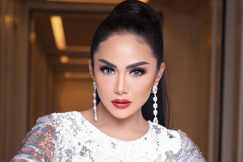 Kris Dayati Mengubah Penulisan Namanya