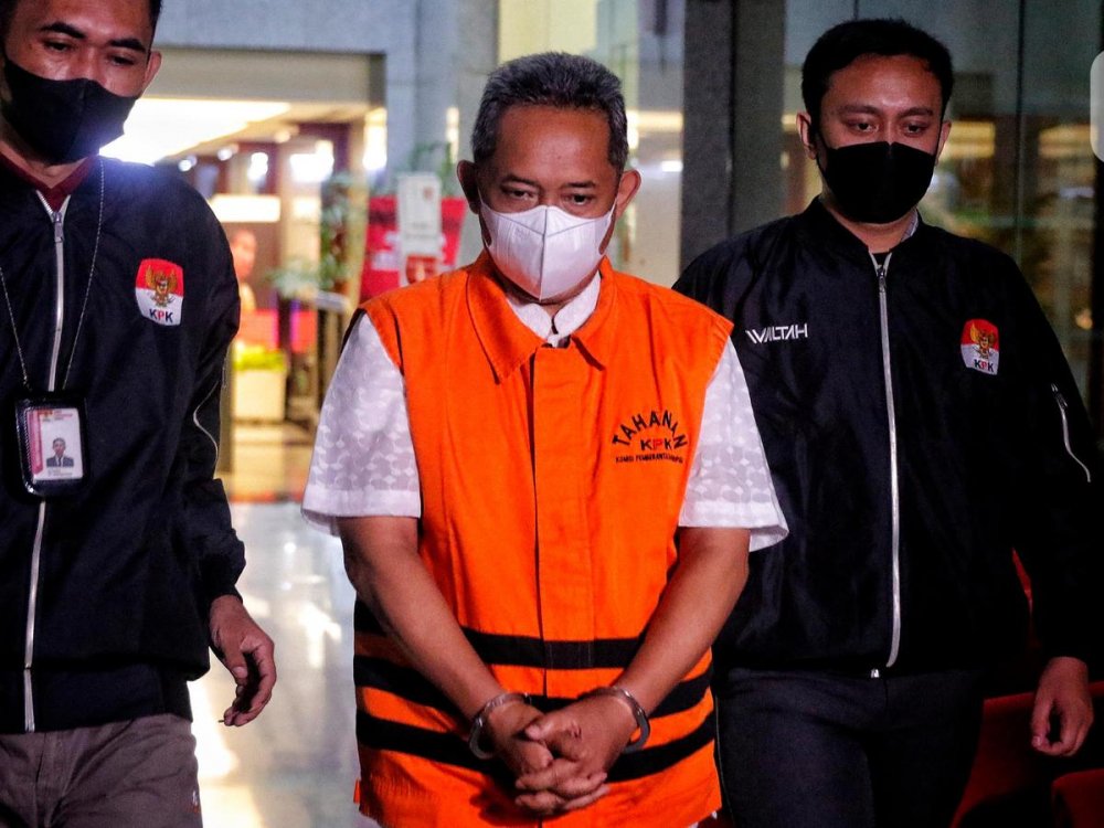 Dugaan Korupsi Pejabat, PM Jepang Diserang Bom Asap, Kantor Bupati Kepulauan Meranti Digadai ke Bank, Minneapolis AS Izinkan Kumandang Adzan 5 Waktu