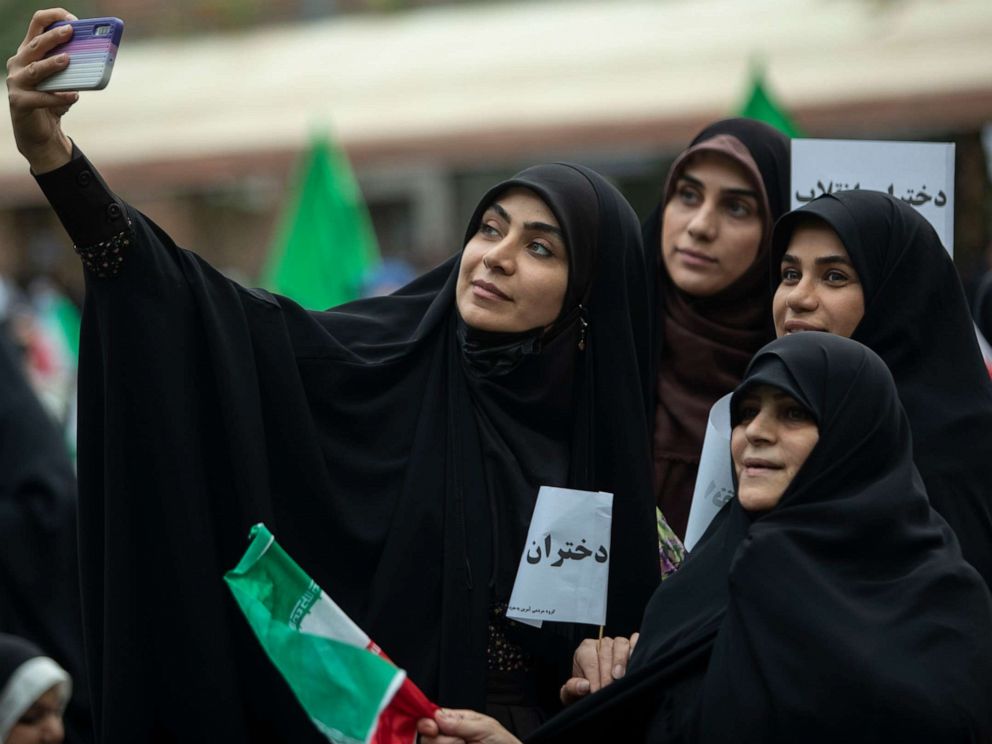 Iran & Aturan Terkait Pakaian Perempuan