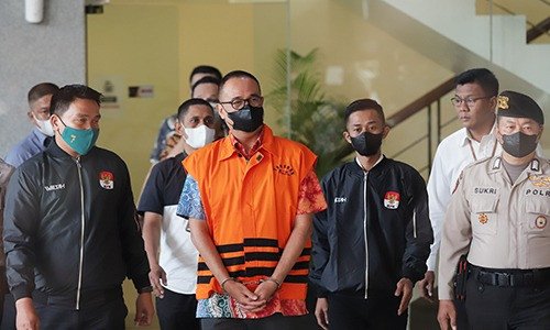 Rafael Alun Trisambodo Ditahan KPK, Jurnalis AS  Ditangkap di Rusia, Dito Ariotedjo Diangkat Sebagai Menteri Pemuda & Olahraga, Aturan Berbahasa di Italia