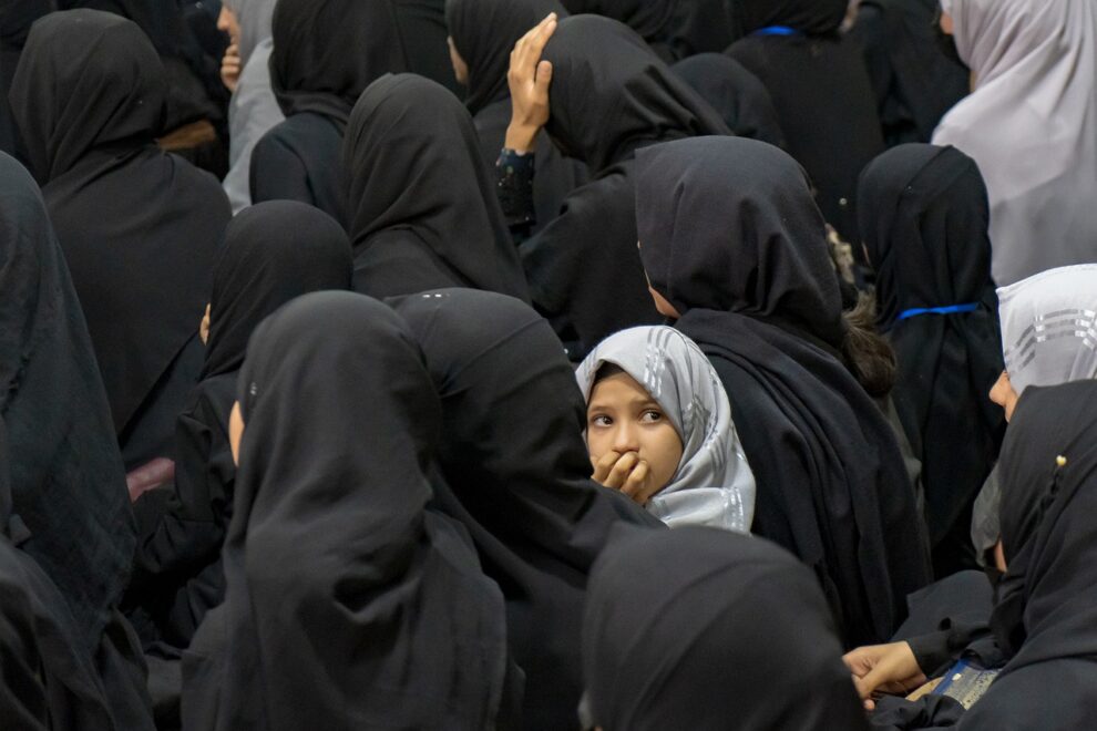 700 Anak Perempuan Mengalami Keracunan Misterius