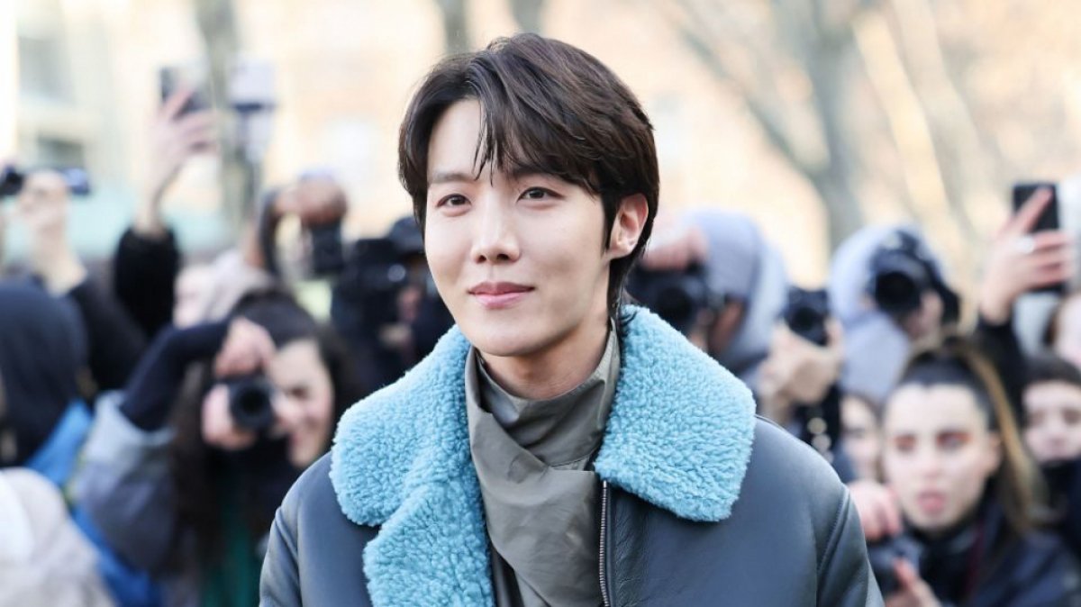 J-Hope Segera Jalani Wajib Militer