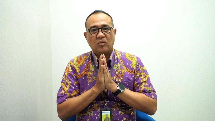 Rafael Alun Trisambodo Menjalani Pemeriksaan di KPK, Perahu Membawa 200 Migran Hancur di Lepas Pantai Calabria, Brimob Gadungan di Makassar, Elon Musk Jadi Orang Paling Kaya di Dunia