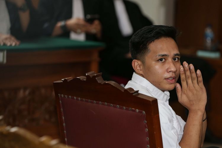 Richard Eliezer Mendapatkan Hukuman 1 Tahun 6 Bulan Penjara, Pilot Susi Air Masih Disandera, Kebakaran Kereta di Ohio Mengandung Bahan Kimia Berbahaya, Larangan Bermain Lato-lato di Pesawat