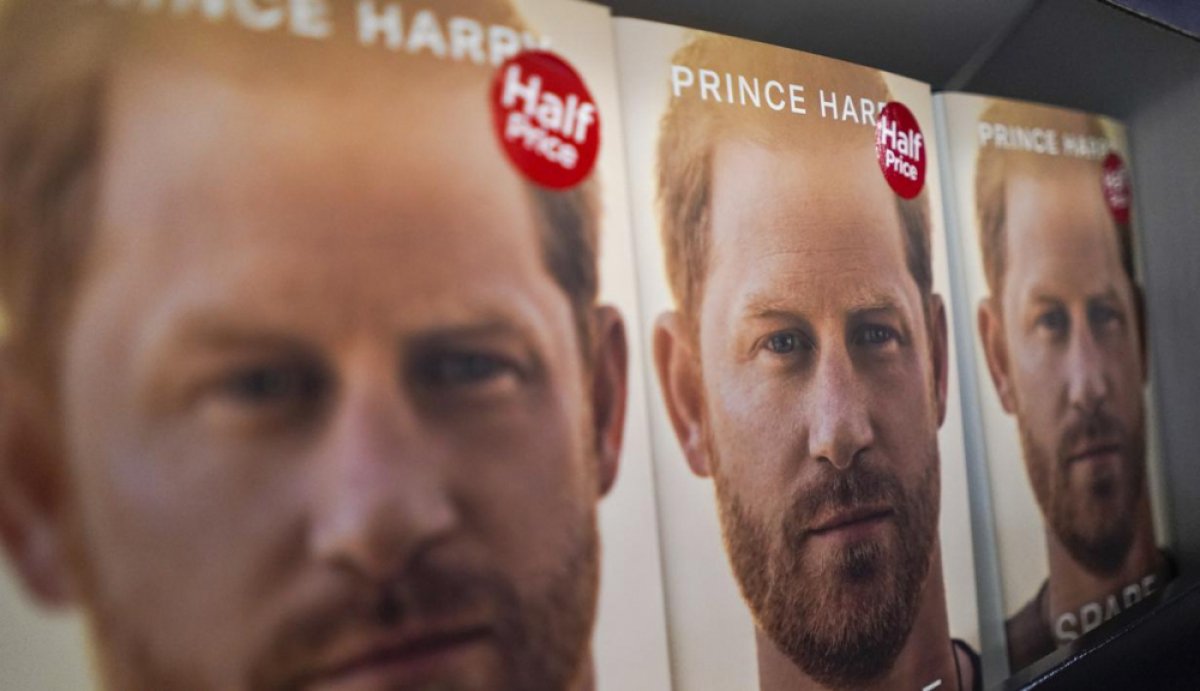 Buku Autobiografi Pangeran Harry
