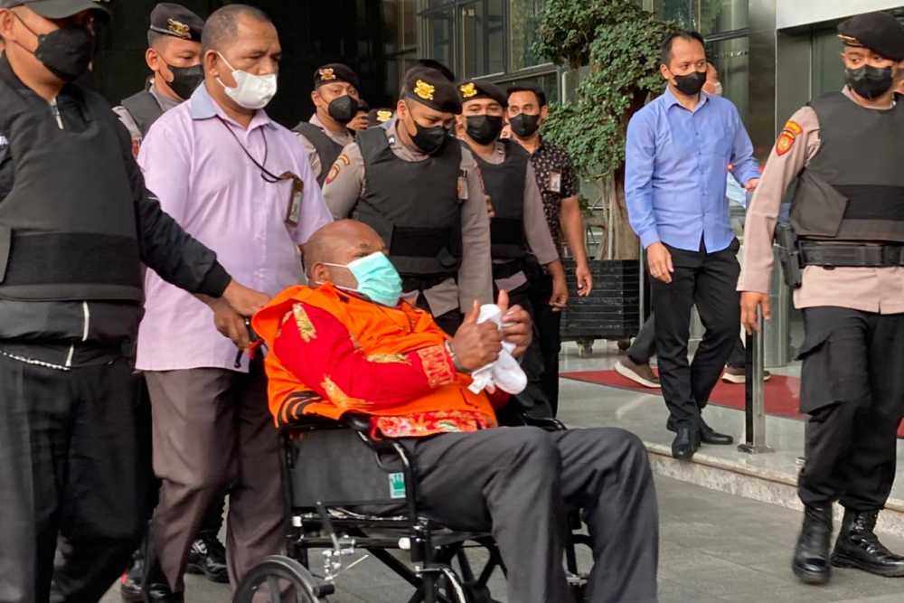 Pemeriksaan Lukas Enembe Terkait Dugaan Korupsi, 60 Ribu Kematian di China Akibat Covid-19, UU Uni Eropa Terkait Produksi Minyak Sawit Mengundang Kecaman, TNI AL Menggagalkan Penyelundupan Penyu Hijau
