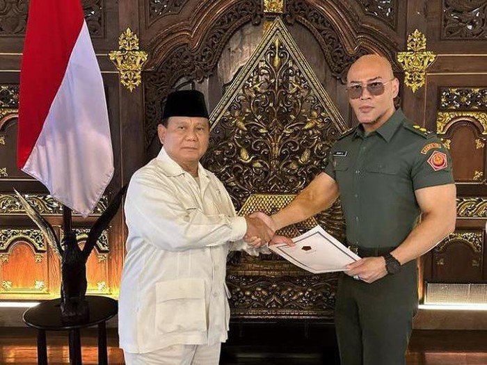 Deddy Corbuzier Diangkat Jadi Letnan Kolonel Tituler AD, Eksekusi Mati Seorang Pria di Iran, Peternak Ayam Demo Minta Perlindungan Pemerintah, Jin BTS Resmi Masuk Wajib Militer