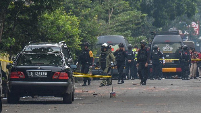 Dugaan Bom Bunuh Diri di Bandung, Perusahaan Donald Trum Lakukan Skema Kriminal Selama 15 Tahun, Indonesia Sekarang Tidak Beda Dengan Jaman Orde Baru, Kota Paling Aman Untuk Pelancong 2022
