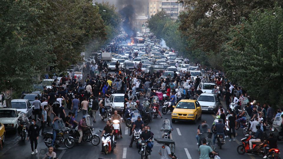 Kematian Anak Akibat Protes Berkepanjangan di Iran
