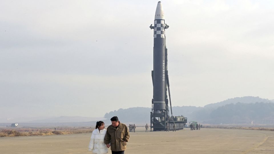 Anak Perempuan Kim Jong Un Muncul Ke Publik