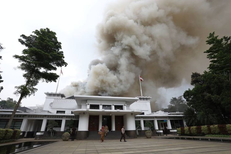 Kebakaran Di Gedung Balai Kota Bandung