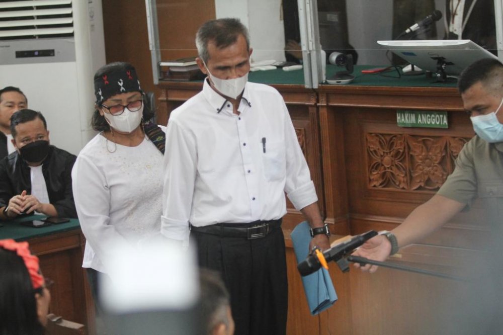 Ferdy Sambo & Istri Akhirnya Minta Maaf, Virus Pernapasan Menyerang Anak Di AS, Penggunaan Plat RF Akan Diperketat, Twitter Akan Beri Aturan Akun Centang Biru Berbayar