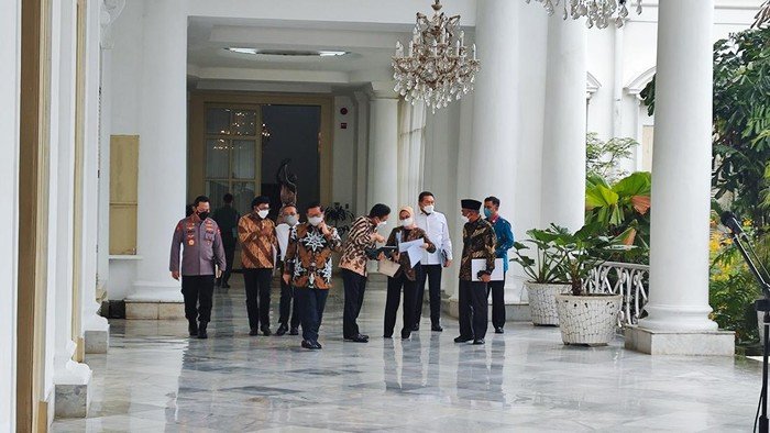 Perusahaan Farmasi Akan Ditindak Pidana Terkait Gagal Ginjal Akut, Presiden Xi Jinping Resmi Menjabat 3 Periode, Polri : Tilang Hanya Diselesaikan Secara Online, Korean Air Tergelincir Di Bandara Filipina