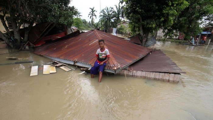 Fenomena La Nina Di Indonesia Sampai Awal Tahun, Kasus COVID-19 Di China Masih Meningkat, Unjuk Rasa Puluhan Ribu Buruh  Di Depan Istana Negara, Raja Charles Akan Resmi Dinobatkan Pada 6 Mei 2023