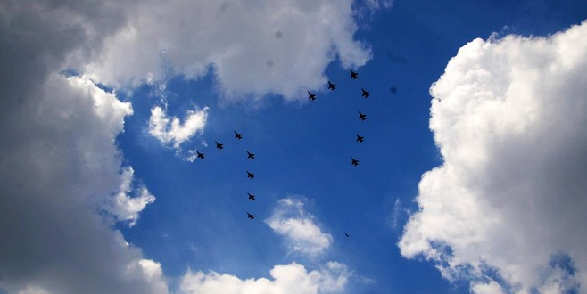 Ulang Tahun TNI Ke-77, 2% Spesies Zebra Paling Langka Punah, Presiden Joko Widodo Kemarin Tiba Di Malang, Paspor Berlaku 10 Tahun