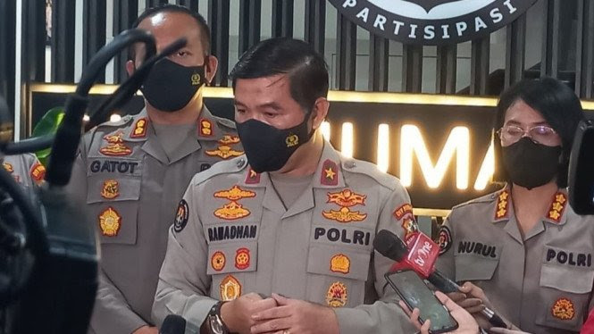 Baku Tembak Anggota Polisi, Jumlah Populasi Orang di Dunia Bertambah, Nilai Dolar Amerika & Euro Setara, Kolaborasi Disney+ dan HYBE