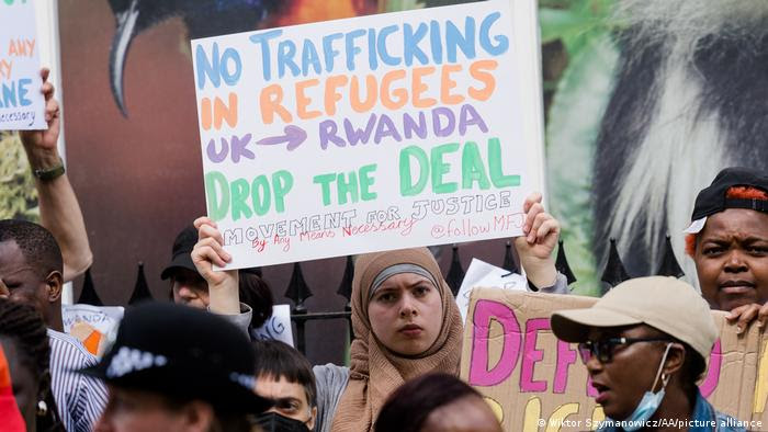 Imigran Ilegal Inggris Akan Diterbangkan ke Rwanda, Afrika