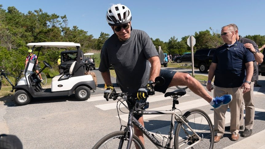 Presiden Joe Biden Jatuh Dari Sepeda