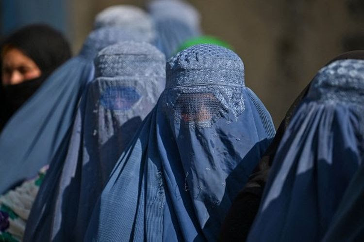 Taliban Mengatur Cara Berpakaian Perempuan Afghanistan