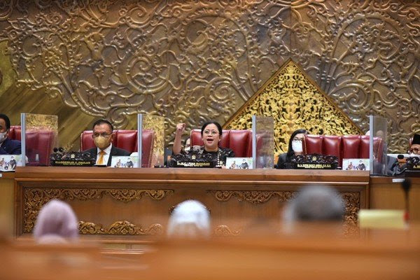 DPR RI Akhirnya Mengesahkan RUU TPKS, Keanggotaan Rusia Dari Human Rights Council PBB Ditangguhkan, Kondisi Ukraina Makin Mengkhawatirkan, Ben Affleck & Jennifer Lopez Bertunangan Untuk Kedua Kalinya