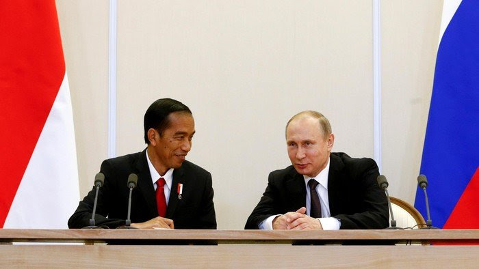 Negara Barat vs Rusia Semakin Rumit, Kasus Kerangkeng Bupati Langkat Updates, PM Malaysia : Bahasa Melayu Bisa Jadi Bahasa Resmi ASEAN, China Eastern Airlines Jatuh Seluruh Penumpang 132 Orang Meninggal