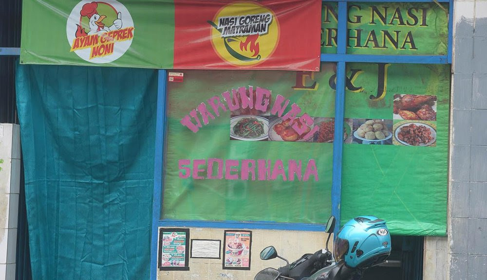 Warteg Tetap Buka di Bulan Puasa Tanpa Display Makanan
