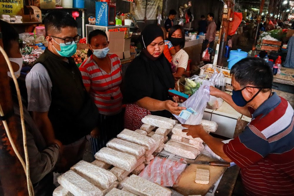 Harga Kedelai Naik, Pengrajin Tahu Tempe Mogok Produksi, Amerika Cuaca Buruk, Argentina Mengalami Kebakaran Hutan, Emisi Karbon Turun Selama COVID-19, Donald Trump Membuat Aplikasi Sosmed Pribadi